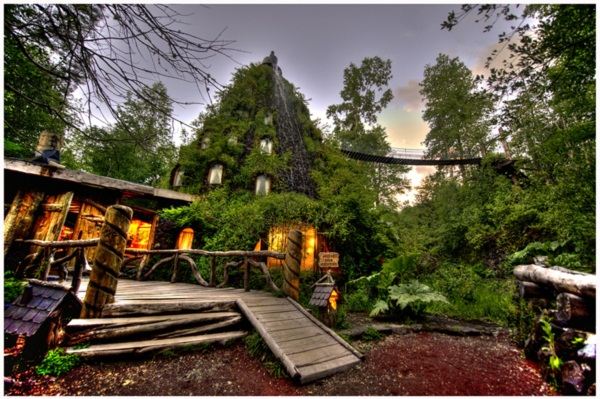 3. โรงแรมเมจิค เมาน์เท่น (Magic Mountain hotel)