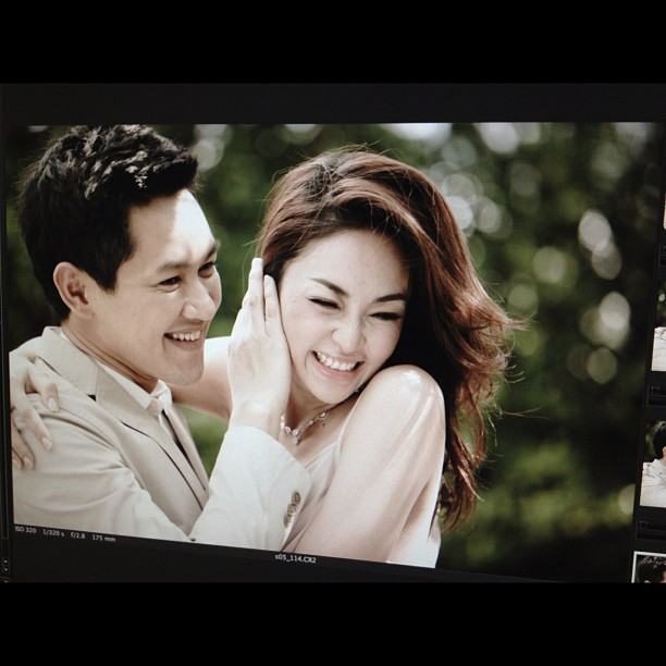 [Pics] ภาพรีเวดดิ้งของ เป้ย ปานวาด และ ป๊อบ ร.อ.นิธิ บุณยรัตกลิน