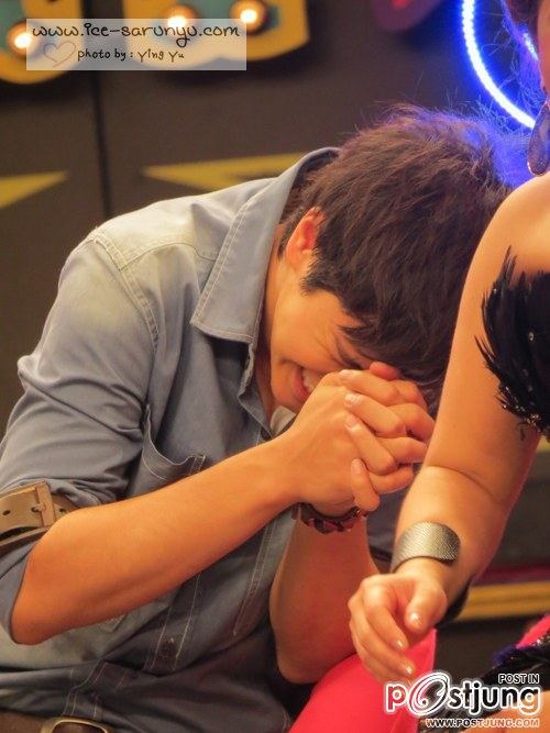 อ่ะ อ่ะ ทำไร๊กันอ๊ะ