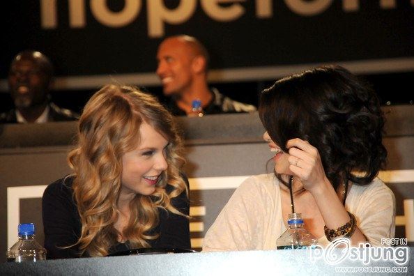 Selena Gomez and Taylor Swift friend or Sister