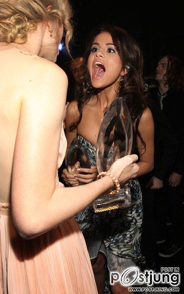 Selena Gomez and Taylor Swift friend or Sister