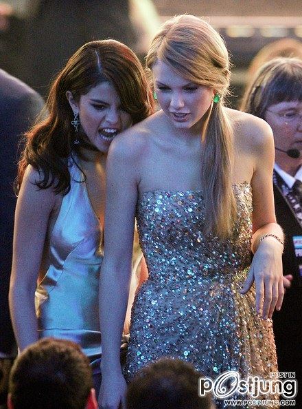 Selena Gomez and Taylor Swift friend or Sister
