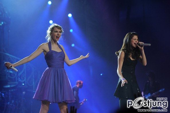 Selena Gomez and Taylor Swift friend or Sister