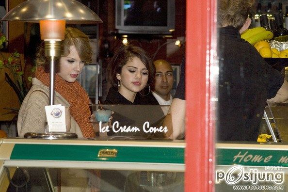 Selena Gomez and Taylor Swift friend or Sister
