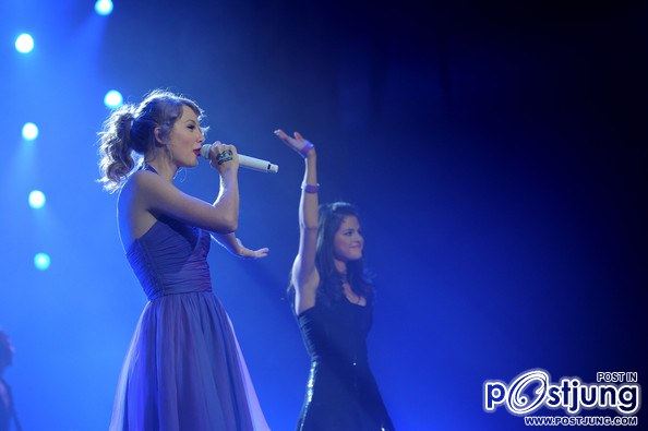 Selena Gomez and Taylor Swift friend or Sister