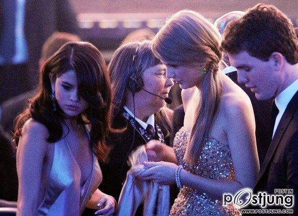Selena Gomez and Taylor Swift friend or Sister