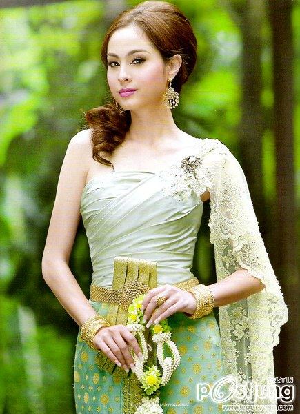 สาวหน้าฝรั่งในชุดไทย งามมากเจ้าค่ะ