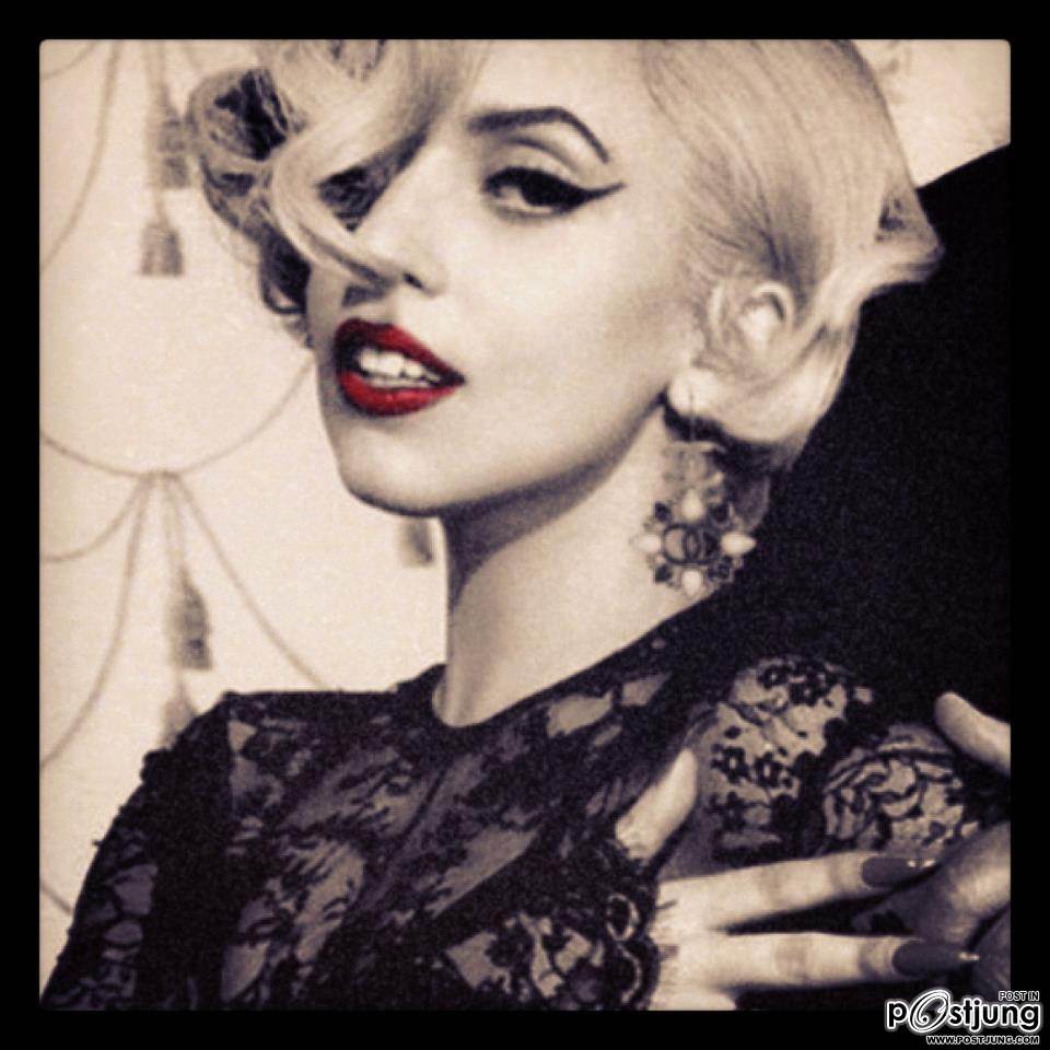 กาก้าระหว่างการแสดงเพลง Alejandro คืนสุดท้ายในไต้หวัน