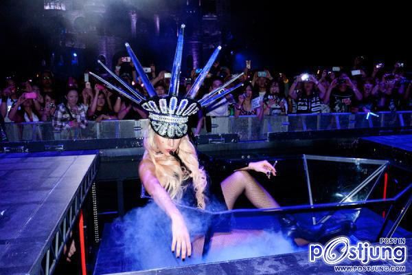 กาก้าระหว่างการแสดงเพลง Alejandro คืนสุดท้ายในไต้หวัน
