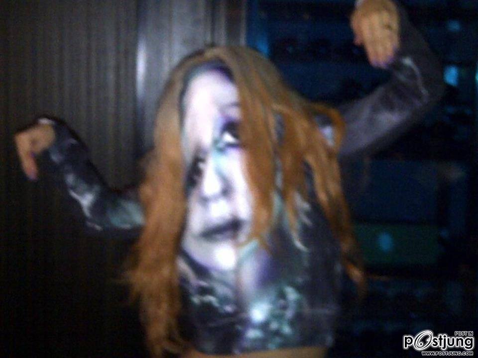 กาก้าระหว่างการแสดงเพลง Alejandro คืนสุดท้ายในไต้หวัน
