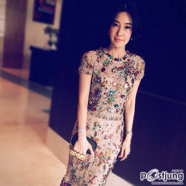 นุ่น วรนุช @งานนาฏราช ในชุดเดรสสุดหรู Dolce&Gabbana  และ Alexander McQueen Clutch