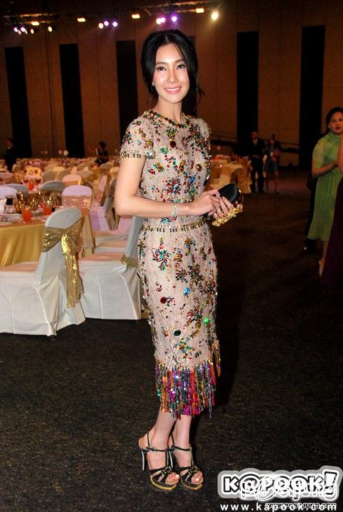 หรูเริ่ดอลังการ! ชุดนุ่น วรนุช ในงานนาฏราช ราคา 1.5 ล้าน