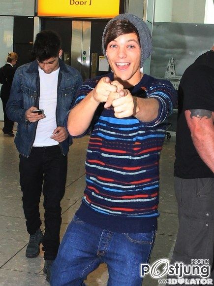 One Direction ที่ Heathrow Airport ลอนดอน