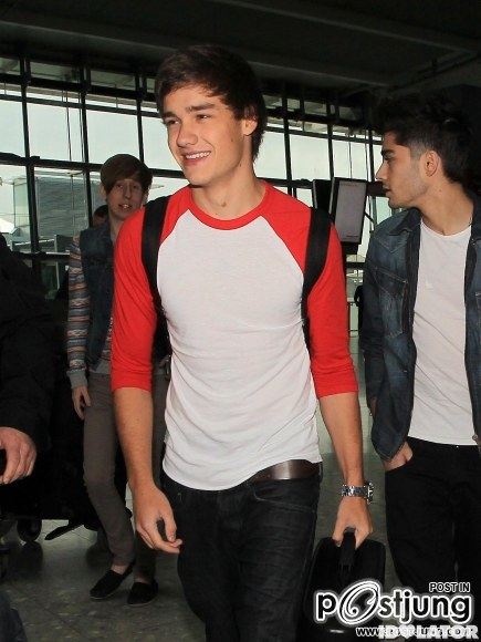 One Direction ที่ Heathrow Airport ลอนดอน