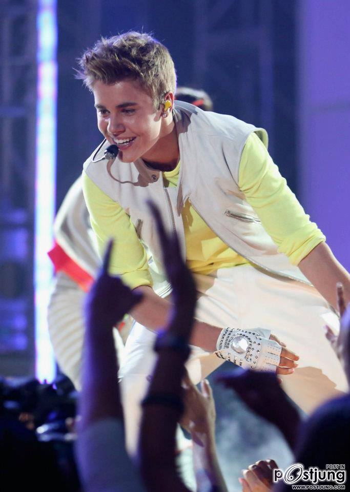 justin bieber 2012 Billboard Music Awards