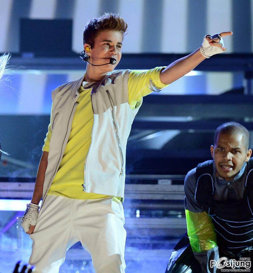 justin bieber 2012 Billboard Music Awards