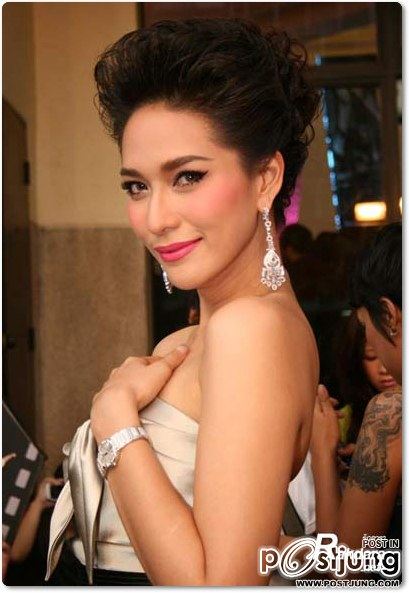 รวมภาพ พลอย เฌอมาลย์ กับชุดราตรีหรู ราคาเหยียบแสน !!