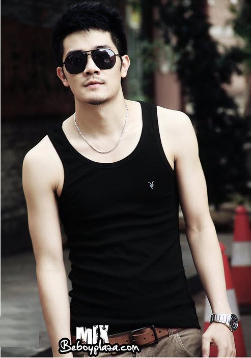 หนุ่มตี๋หล่อน่ารักกับเสื้อเท่เก๋