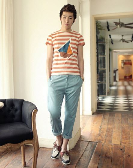 หนุ่มตี๋หล่อน่ารักกับเสื้อเท่เก๋