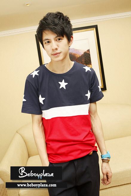 หนุ่มตี๋หล่อน่ารักกับเสื้อเท่เก๋