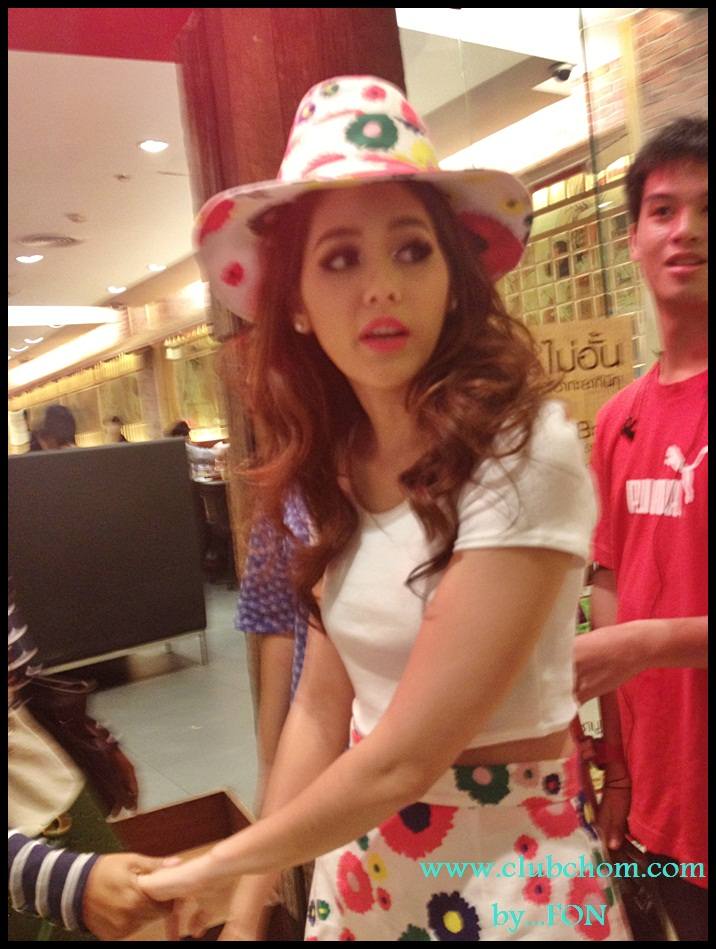 ชมพู่ อารยา @ BCC HALL  Central Ladprow