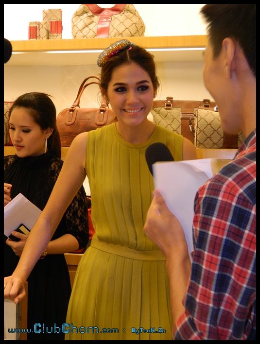 ชมพู่ อารยา ในงาน Grand Opening Longchamp@ Siam paragon