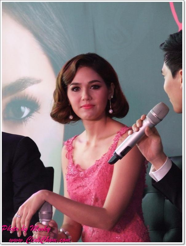 ชมพู่ อารยา ในงานแถลงข่าว เรยา เดอะ มิวสิคัล