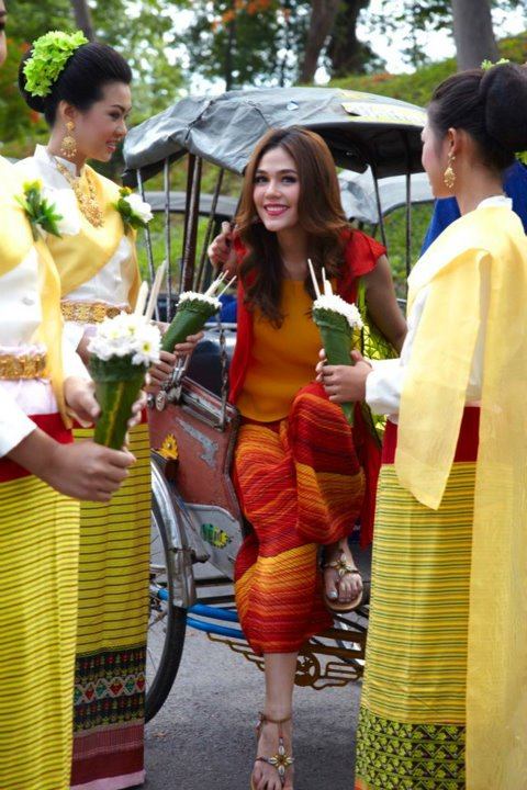 ชมพู่ อารยา / ไอซ์ อภิษฎา / เอมมี่ มรกต ในนิตยสารเพื่อนเดินทาง vol.34