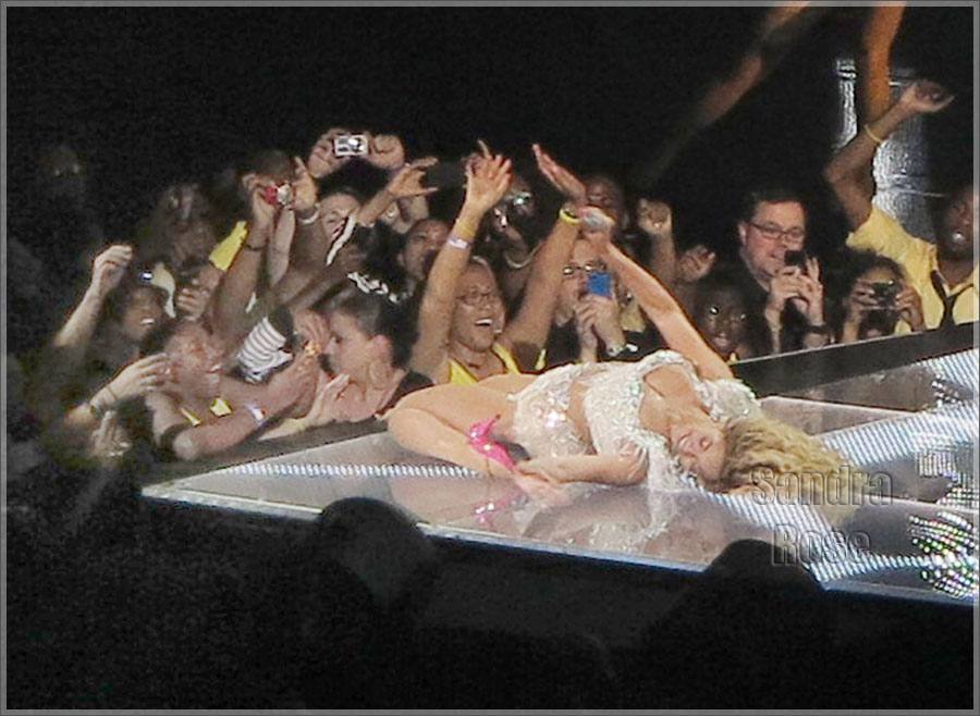 beyonce live Revel