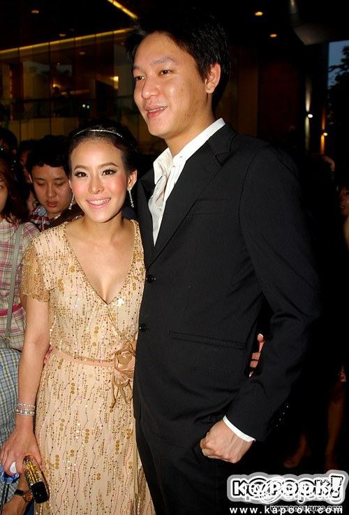 หวานซึ้ง! เป้ย-ป๊อป ฉลองสมรส