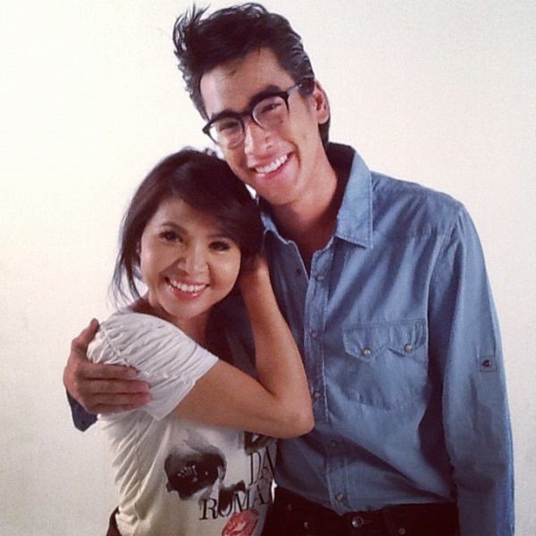 ณเดชน์ กับ คุณแม่แก้ว ผัวและแม่ผัว ดิชั้นเองค่ะ อิอิ