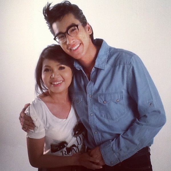 ณเดชน์ กับ คุณแม่แก้ว ผัวและแม่ผัว ดิชั้นเองค่ะ อิอิ