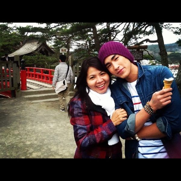 ณเดชน์ กับ คุณแม่แก้ว ผัวและแม่ผัว ดิชั้นเองค่ะ อิอิ