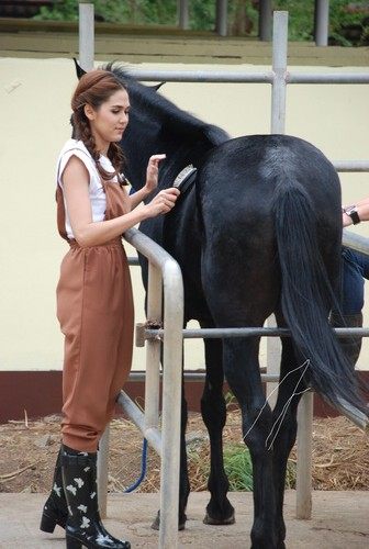 ชมพู่ อารยา ในละครหนุ่มบ้านไร่กับหวานใจไฮโซ