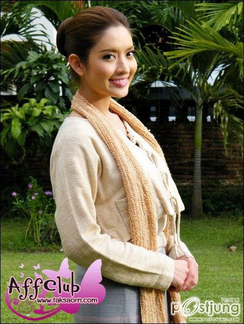 นักแสดงนำหญิงยอดเยี่ยม สาขาละครโทรทัศน์'' ในงาน ''สยามดารา สตาร์ส อวอร์ดส์ 2012''