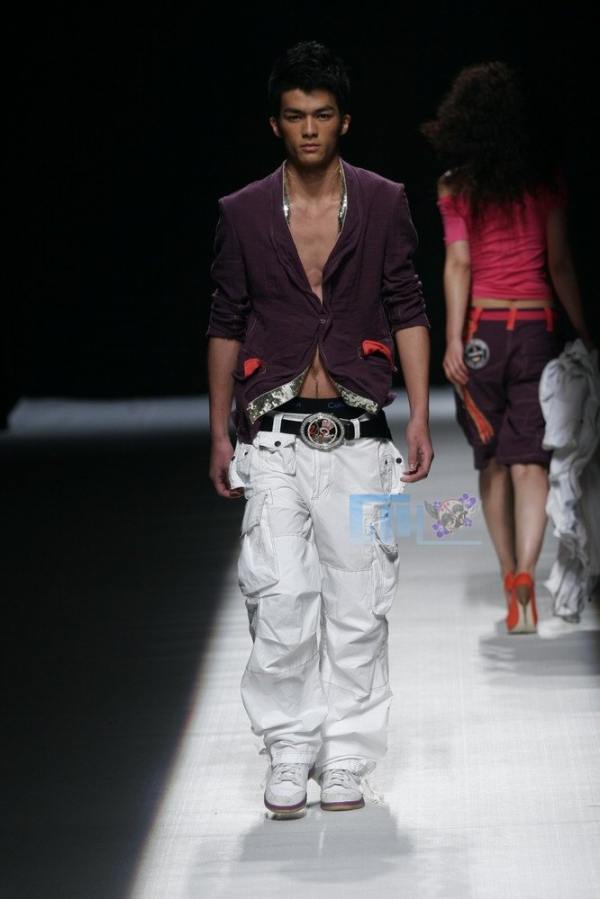 คนรักหนุ่มหล่อแดนมังกร  Rojam Wang