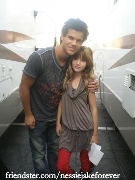 เผยโฉม เรเนสเม่ คัลเลน แวมไพร์ตัวน้อยจาก Twilight