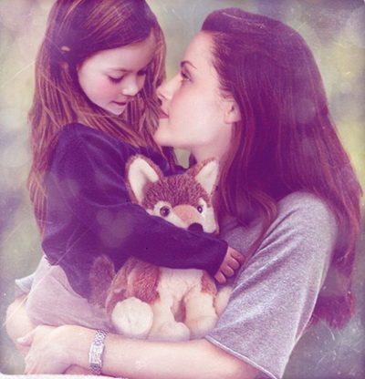 เผยโฉม เรเนสเม่ คัลเลน แวมไพร์ตัวน้อยจาก Twilight