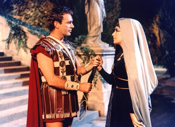 คนรักหนังดังกับชุดสวย 004 - Cleopatra