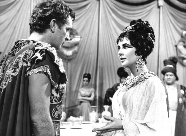 คนรักหนังดังกับชุดสวย 004 - Cleopatra