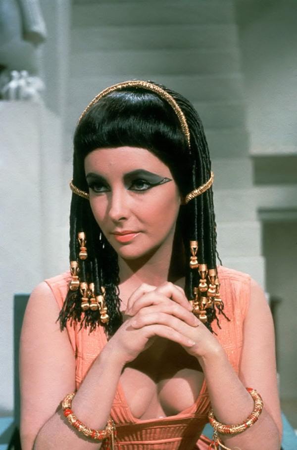 คนรักหนังดังกับชุดสวย 004 - Cleopatra