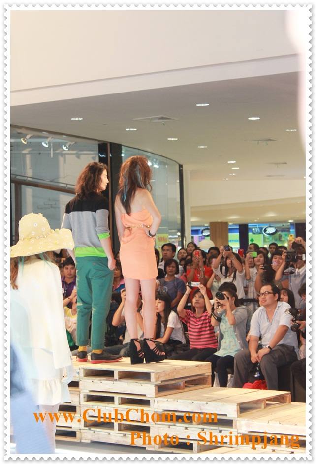 ชมพู่ อารยา ในงานเปิดร้านเสื้อผ้า Workshop @ MEGA Bangna