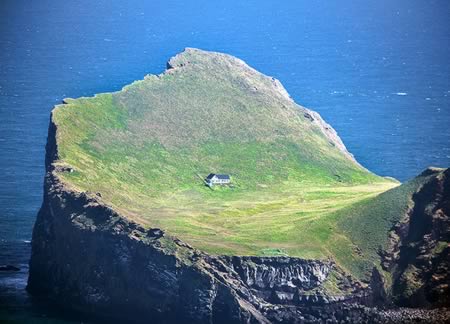1. บ้านเดี่ยวบนเกาะ Elliðaey