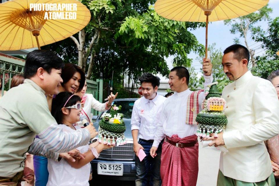 บรรยากาศงานหมั้น"พี่ตั๊ก นภัสกร"-"พี่ป๊อก ปิยธิดา" เรียบง่ายแต่อบอุ่น
