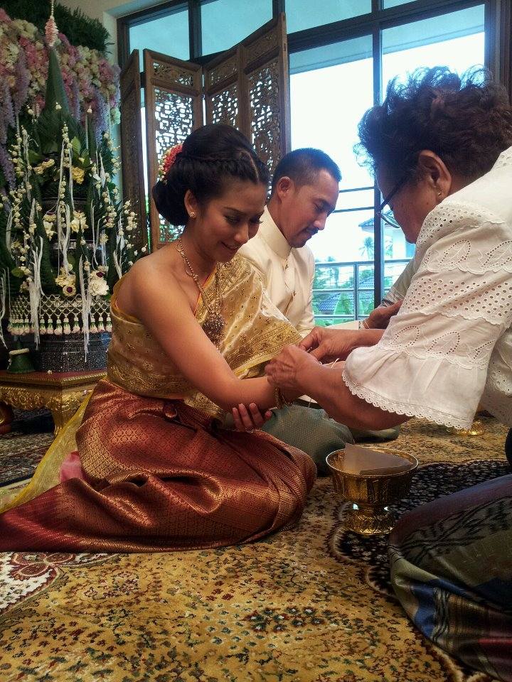 บรรยากาศงานหมั้น"พี่ตั๊ก นภัสกร"-"พี่ป๊อก ปิยธิดา" เรียบง่ายแต่อบอุ่น