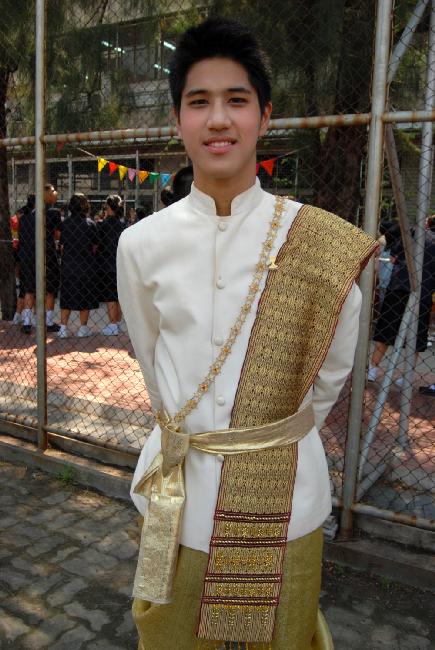ใช่ พระเอก MV Featuring ที่คู่กับ แนนนี่ เกิร์ลรี่ เบอรี่ รึป่าวคะ