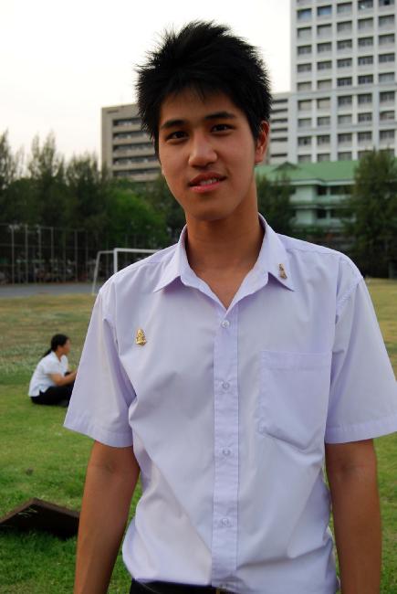 ใช่ พระเอก MV Featuring ที่คู่กับ แนนนี่ เกิร์ลรี่ เบอรี่ รึป่าวคะ