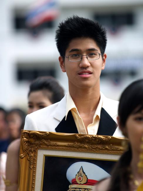 ใช่ พระเอก MV Featuring ที่คู่กับ แนนนี่ เกิร์ลรี่ เบอรี่ รึป่าวคะ