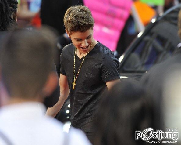 Justin Bieber and Jaxon Bieber arrive at the 2012 MuchMusic Video Awards at MuchMusic HQ on June 17,