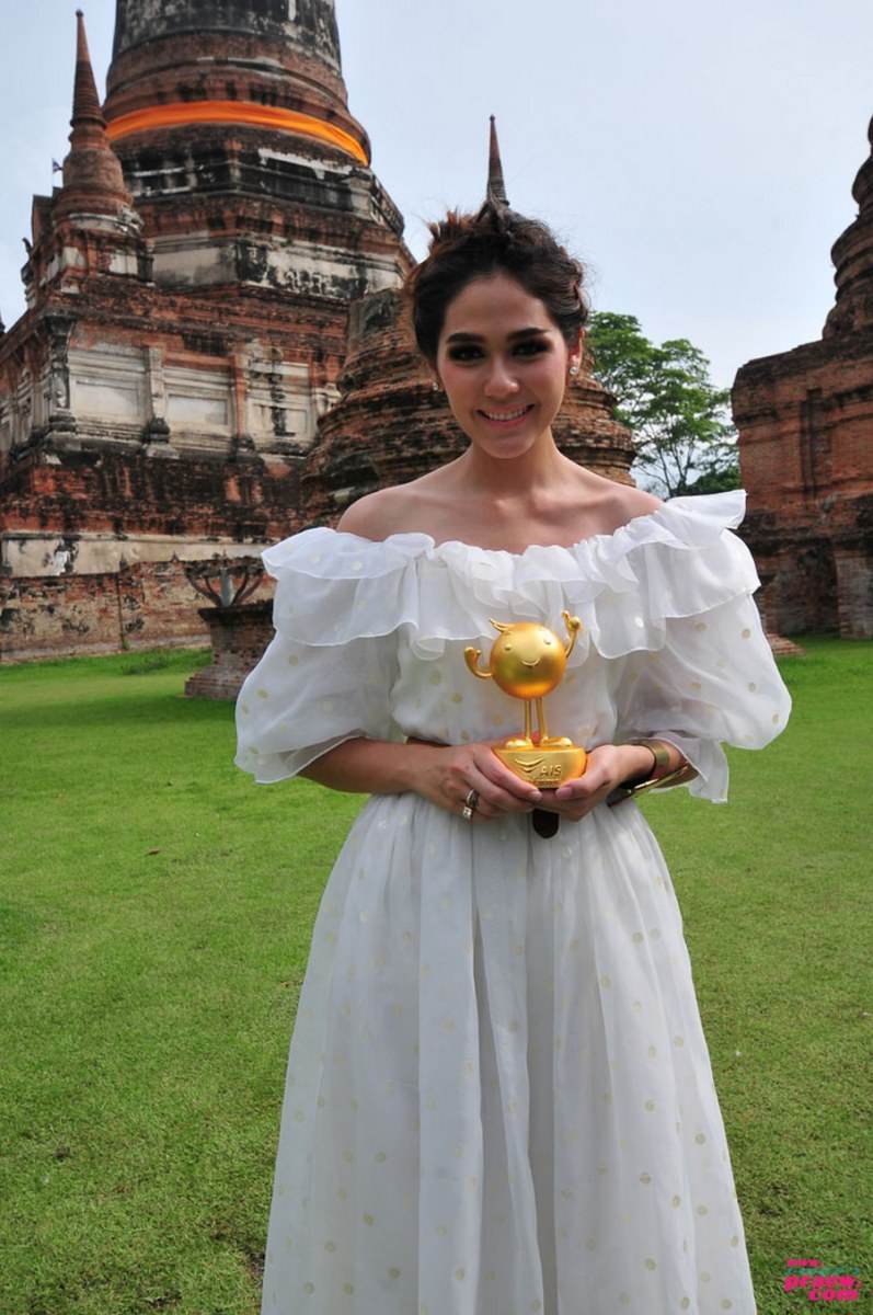 ชมพู่ อารยา เดินทางมาแจกรางวัล&lsquo;อุ่นใจทองคำ&rsquo;ที่อยุธยา